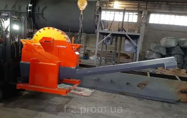 Рубальна машина зі шнеком вивантаження - дробарка деревини для бізнесу