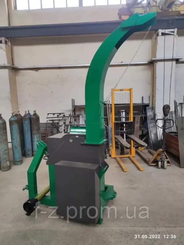 Logging machine RM180T. Tractor-mounted chipper. Chip crusher for the tractor