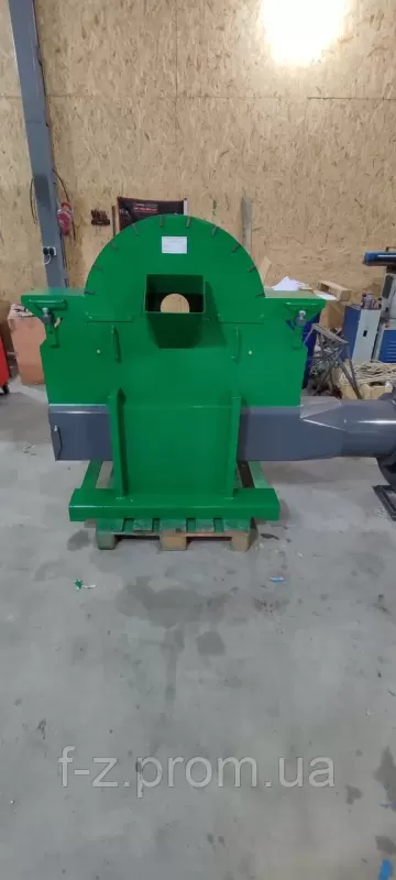 Hammer-type felling machine of the DM series with an unloading auger