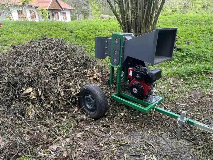 Branch shredder RM100D