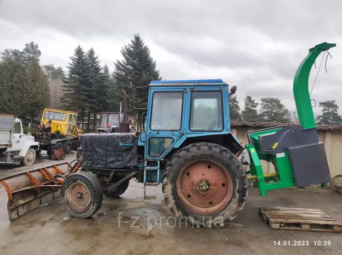 Сhopper RM180T Lateral with hydraulic feed. A tractor corner wood chipper with the possibility of attaching a trailer