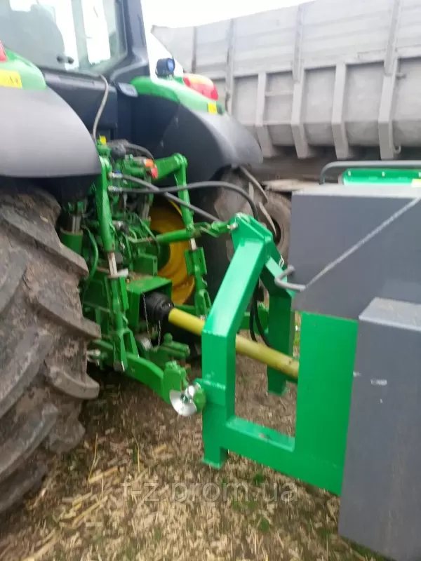 Сhopper RM180T Lateral with hydraulic feed. A tractor corner wood chipper with the possibility of attaching a trailer
