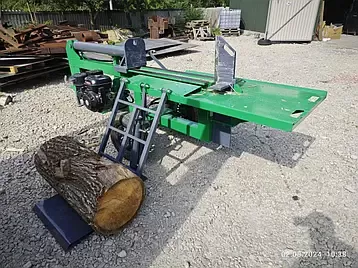 Hydraulic wood chopper K1000B gasoline with hydraulic supply of logs. Wood chopper industrial. Gasoline hydraulic woodcutter